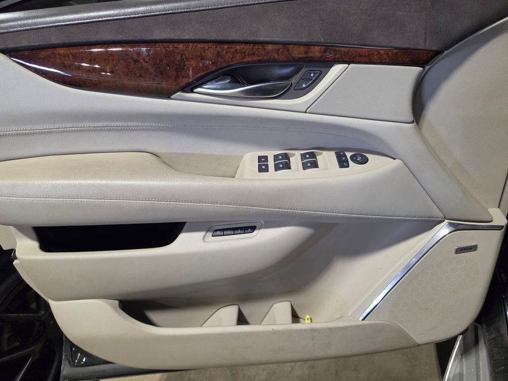 Used 2015 Cadillac Escalade Luxury AWD/4WD image 5