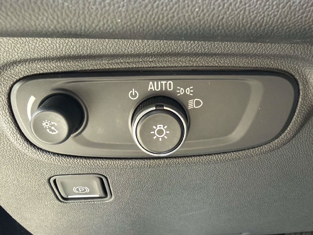Used 2024 GMC Terrain SLE AWD/4WD image 24