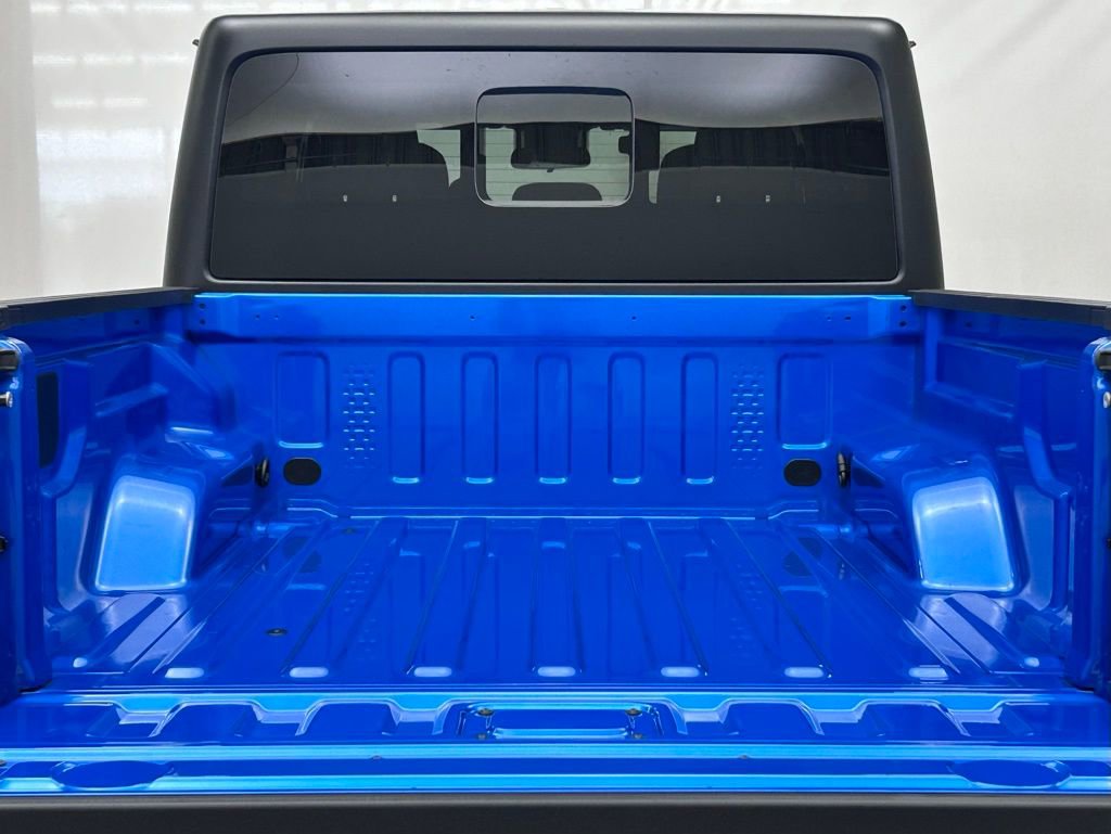 New 2025 Jeep Gladiator Sport image 10