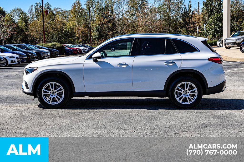 Used 2025 Mercedes-Benz GLC 300 4MATIC image 9