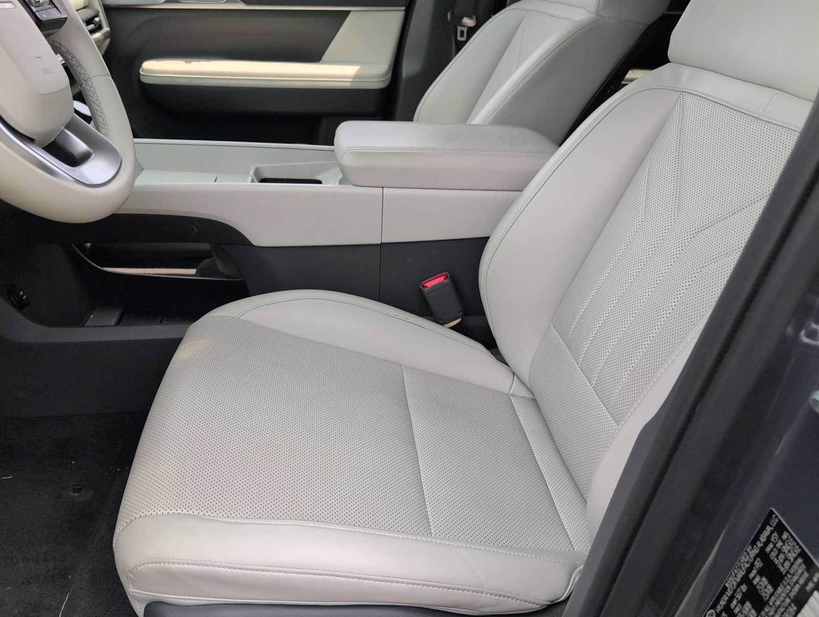 Used 2025 Hyundai Santa Fe SEL AWD/4WD image 16