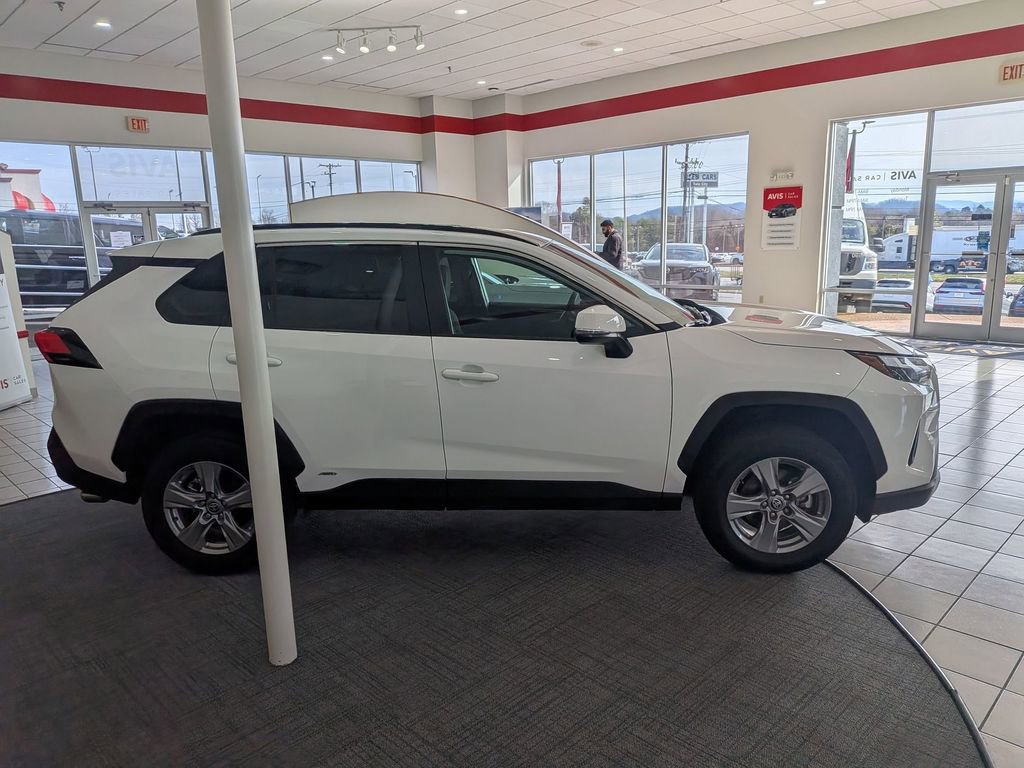 Used 2025 Toyota RAV4 XLE image 5