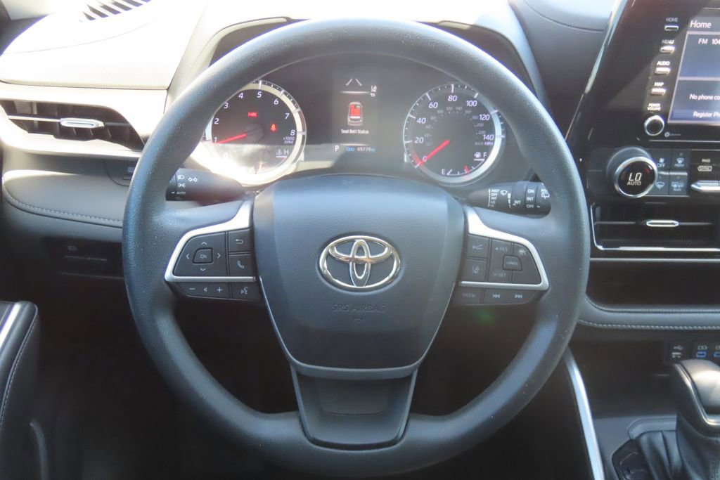 Certified 2022 Toyota Highlander L image 10