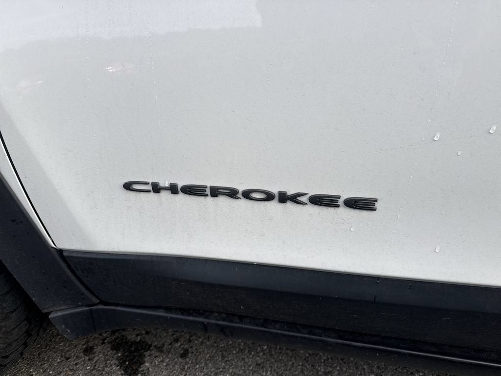Used 2019 Jeep Cherokee Trailhawk w/ Comfort/Convenience Group AWD/4WD image 6