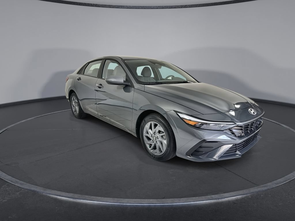 Used 2026 Hyundai Elantra Hybrid FWD image 2