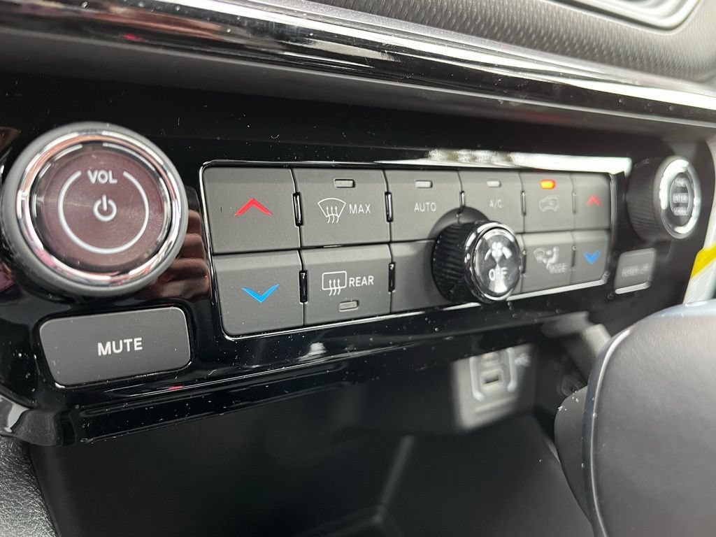 New 2026 Jeep Compass Latitude AWD/4WD image 31