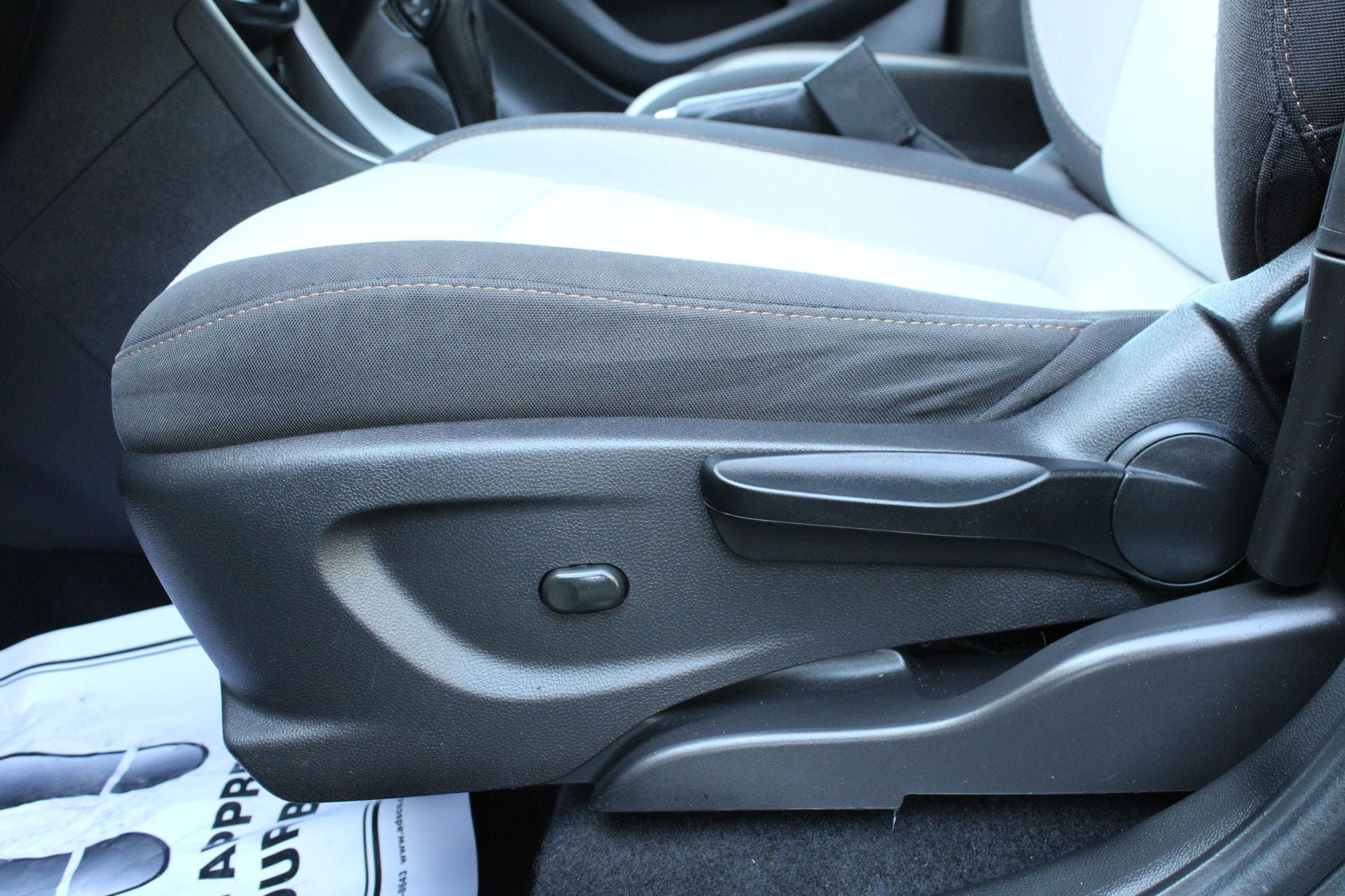 Used 2020 Chevrolet Trax LS AWD/4WD image 13