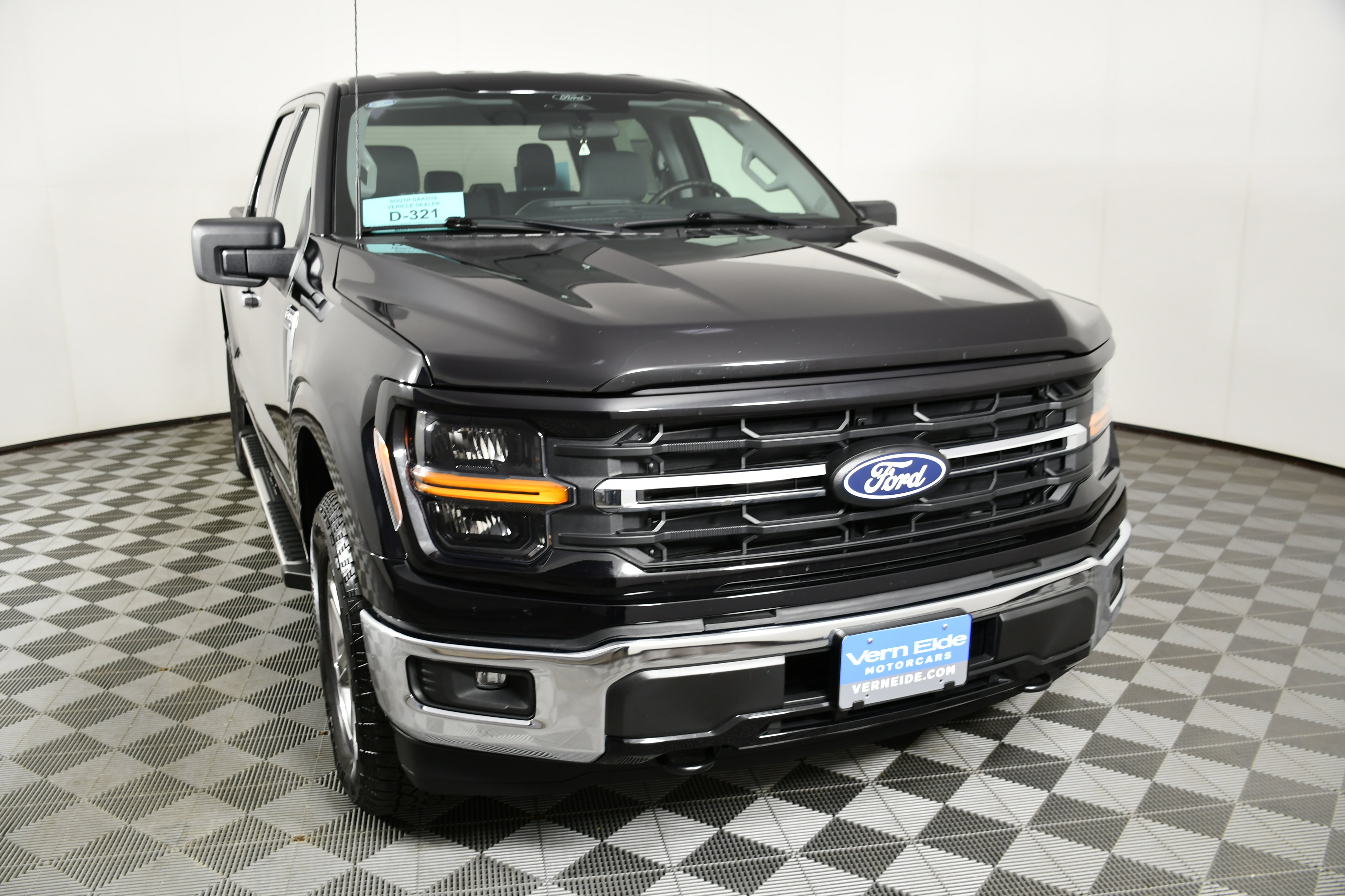 Used 2025 Ford F150 XLT w/ Equipment Group 301A Standard AWD/4WD image 3
