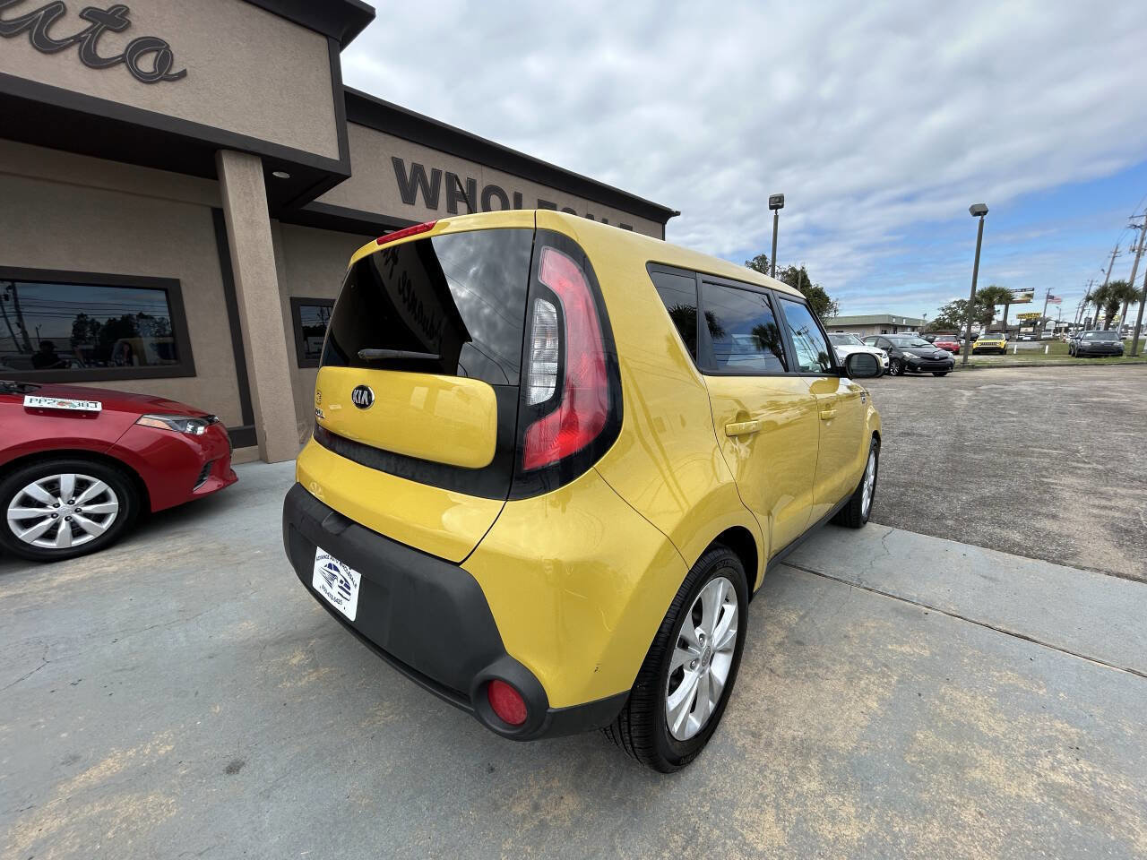 Used 2015 Kia Soul + image 16