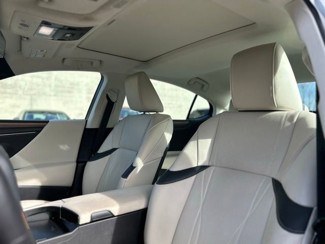 Certified 2024 Lexus ES 300h w/ Luxury Package image 15