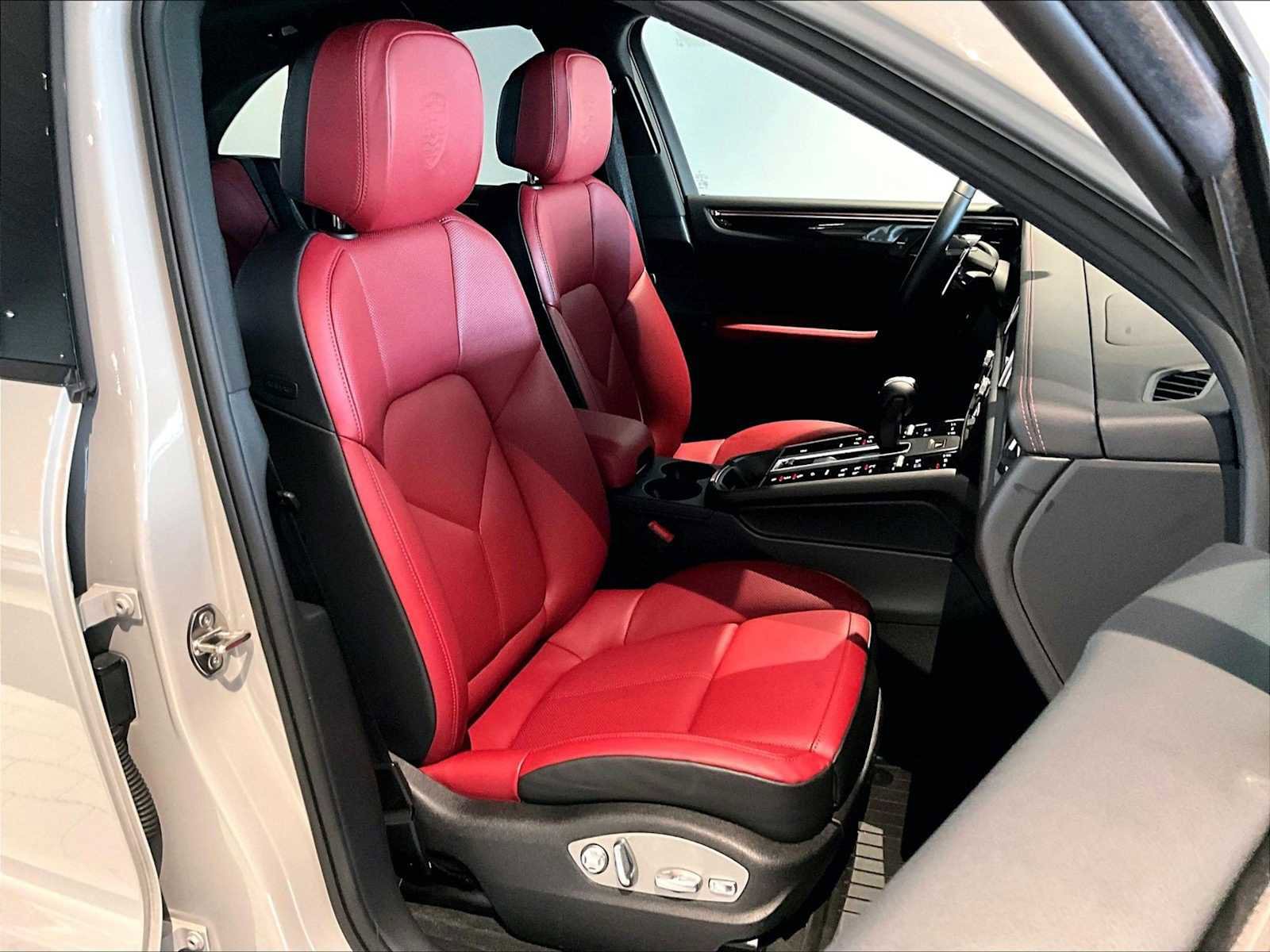 Used 2025 Porsche Macan image 22