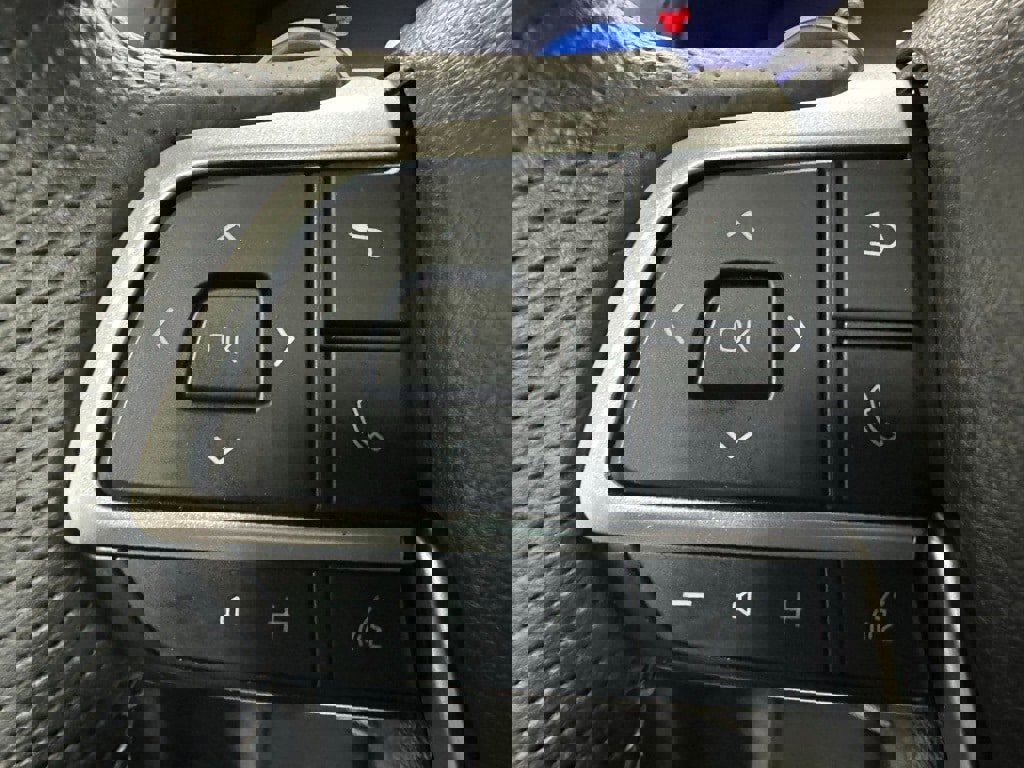 Used 2025 Toyota Sienna XSE image 19