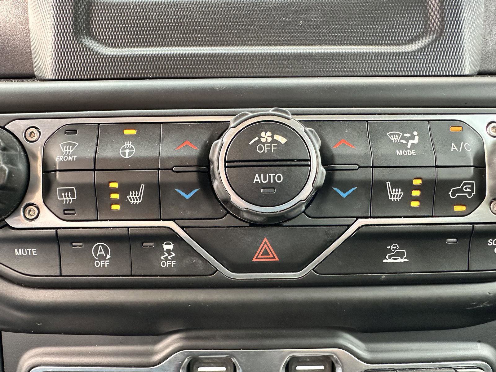 Used 2021 Jeep Gladiator Mojave w/ Cold Weather Group image 24