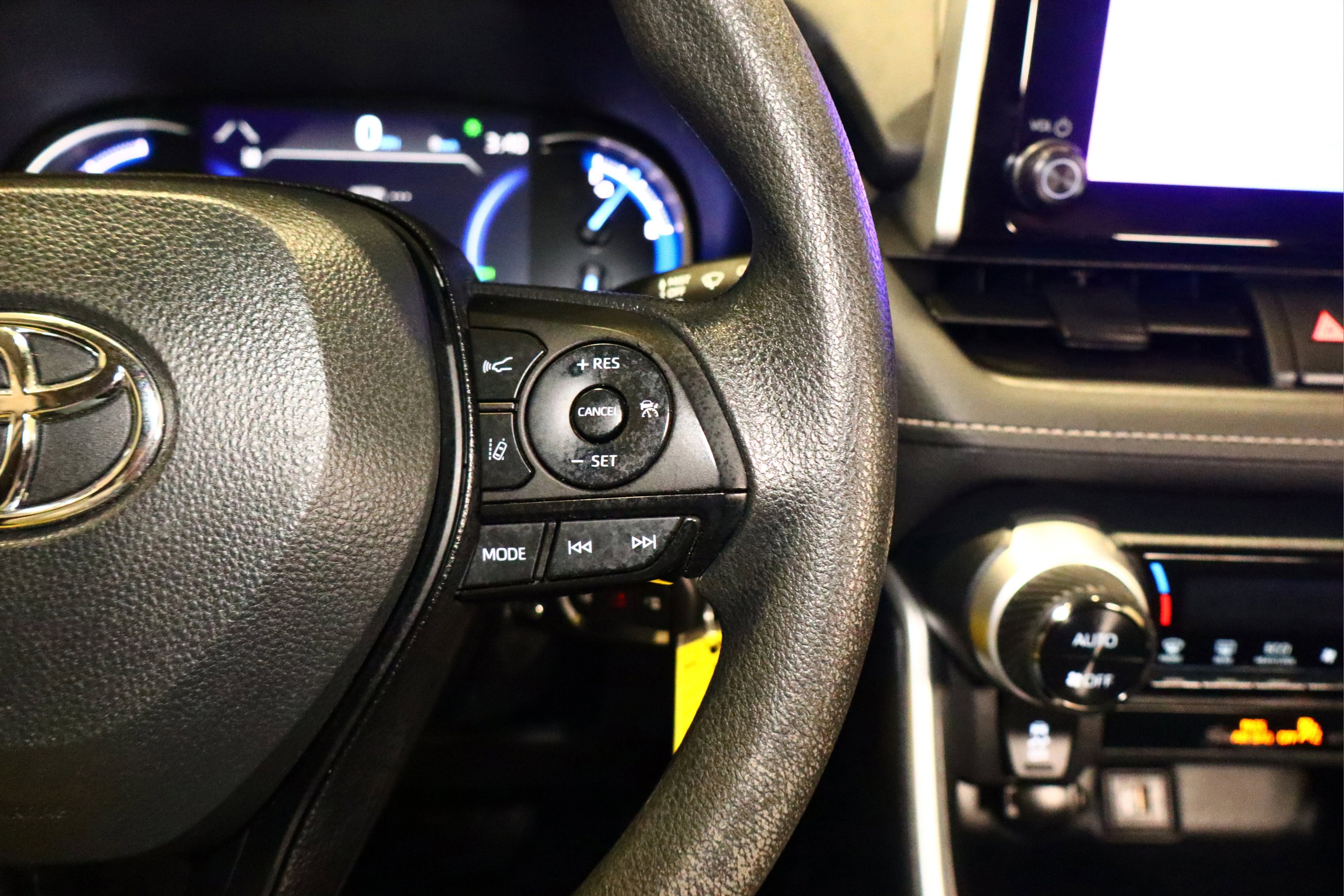 Used 2024 Toyota RAV4 LE image 12