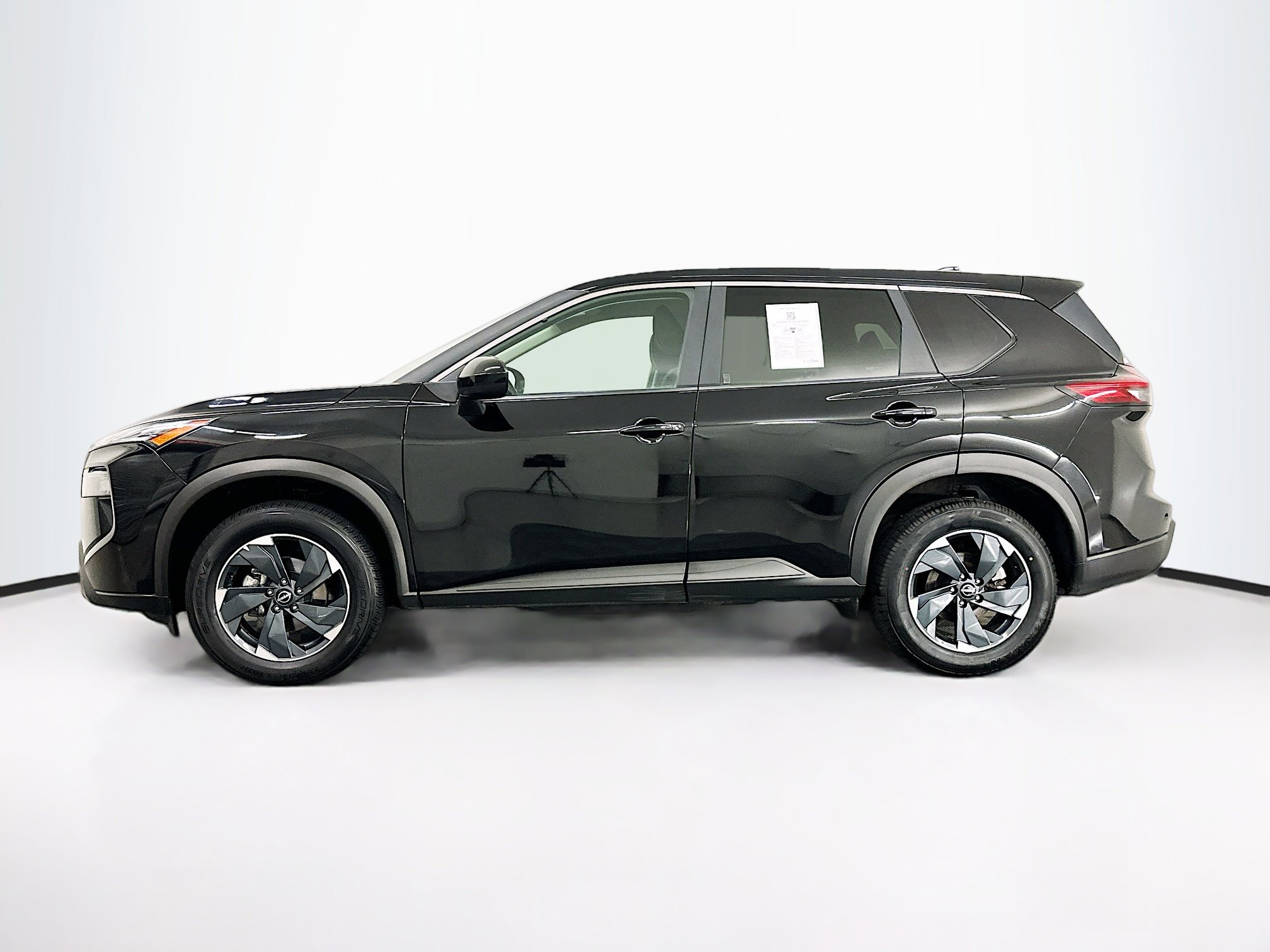 Used 2025 Nissan Rogue SV image 4