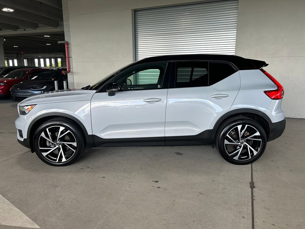 Used 2021 Volvo XC40 T5 R-Design w/ Advanced Package AWD/4WD image 2