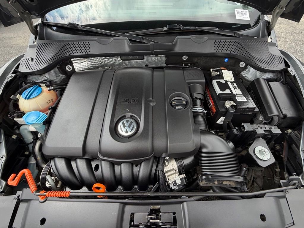 Used 2013 Volkswagen Beetle 2.5 image 30