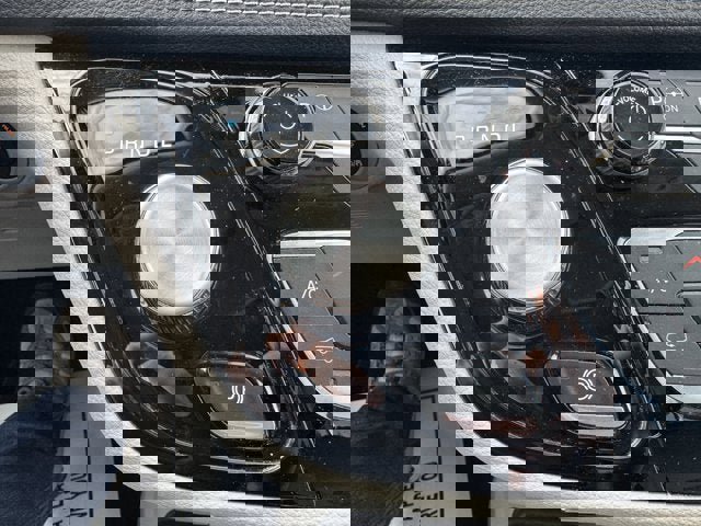 Used 2022 Chrysler Pacifica Touring-L w/ Uconnect Theater Family Group image 24