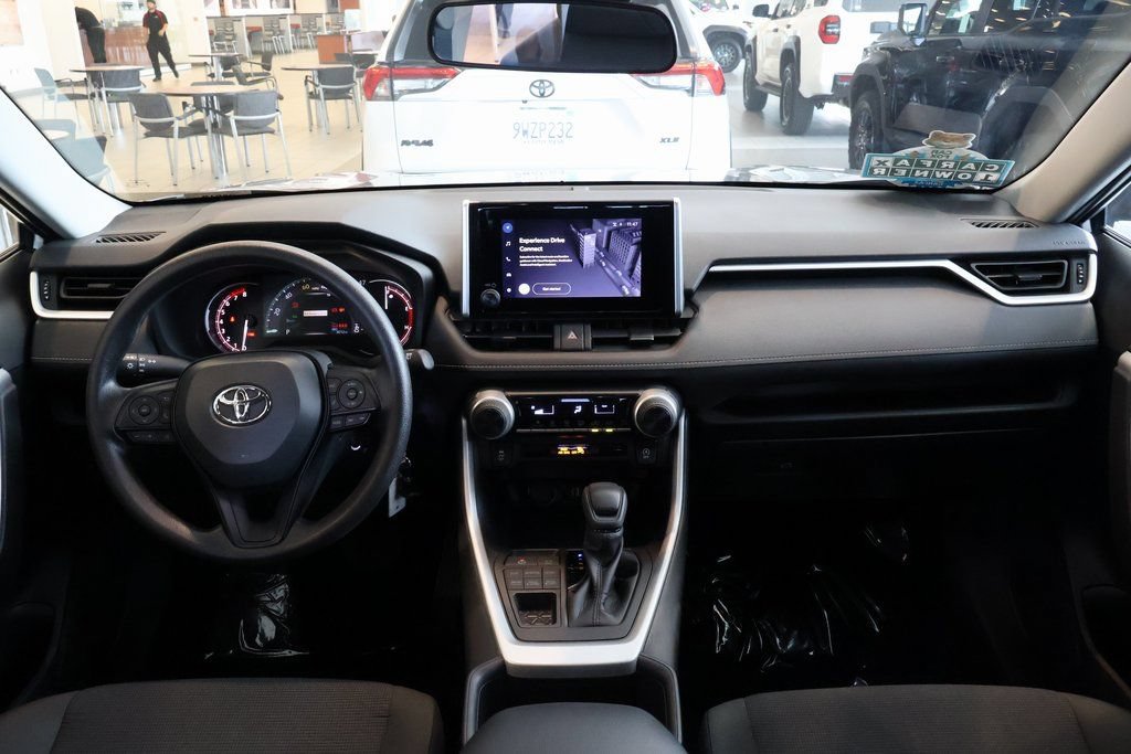 Used 2025 Toyota RAV4 LE AWD/4WD image 6