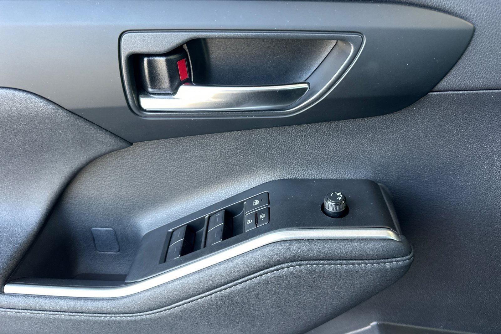 Certified 2024 Toyota Highlander XLE AWD/4WD image 10