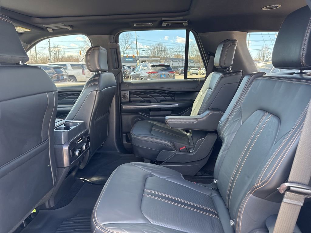 Used 2023 Ford Expedition Platinum image 9