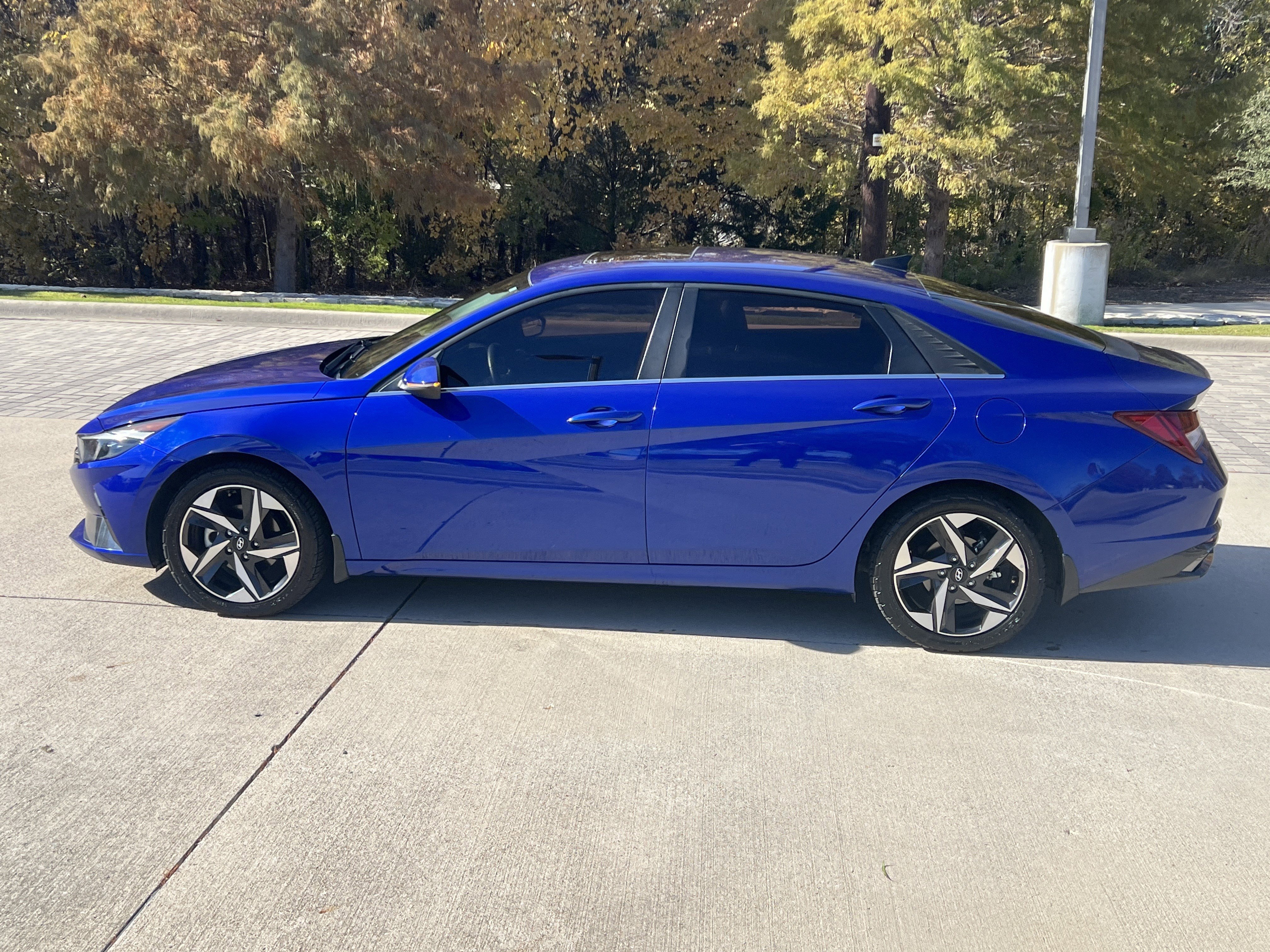 Used 2022 Hyundai Elantra Limited image 7