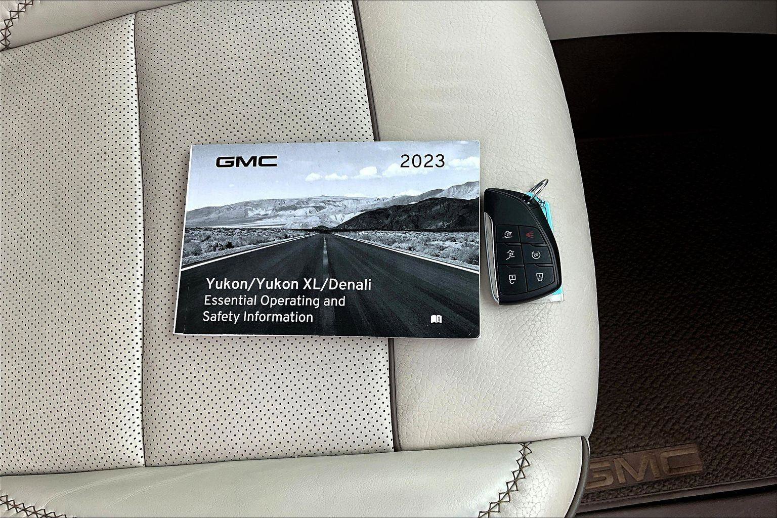 Used 2023 GMC Yukon Denali w/ Max Trailering Package AWD/4WD image 12