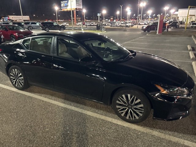 Used 2023 Nissan Altima 2.5 SV