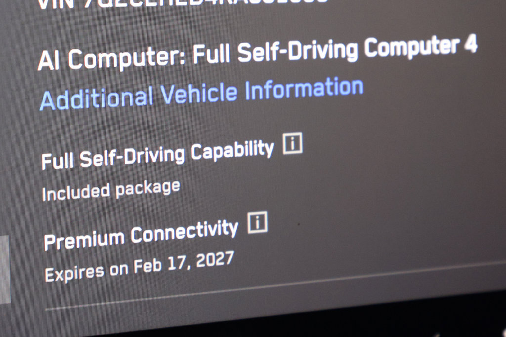 Used 2024 Tesla Cybertruck AWD Crew Cab image 25