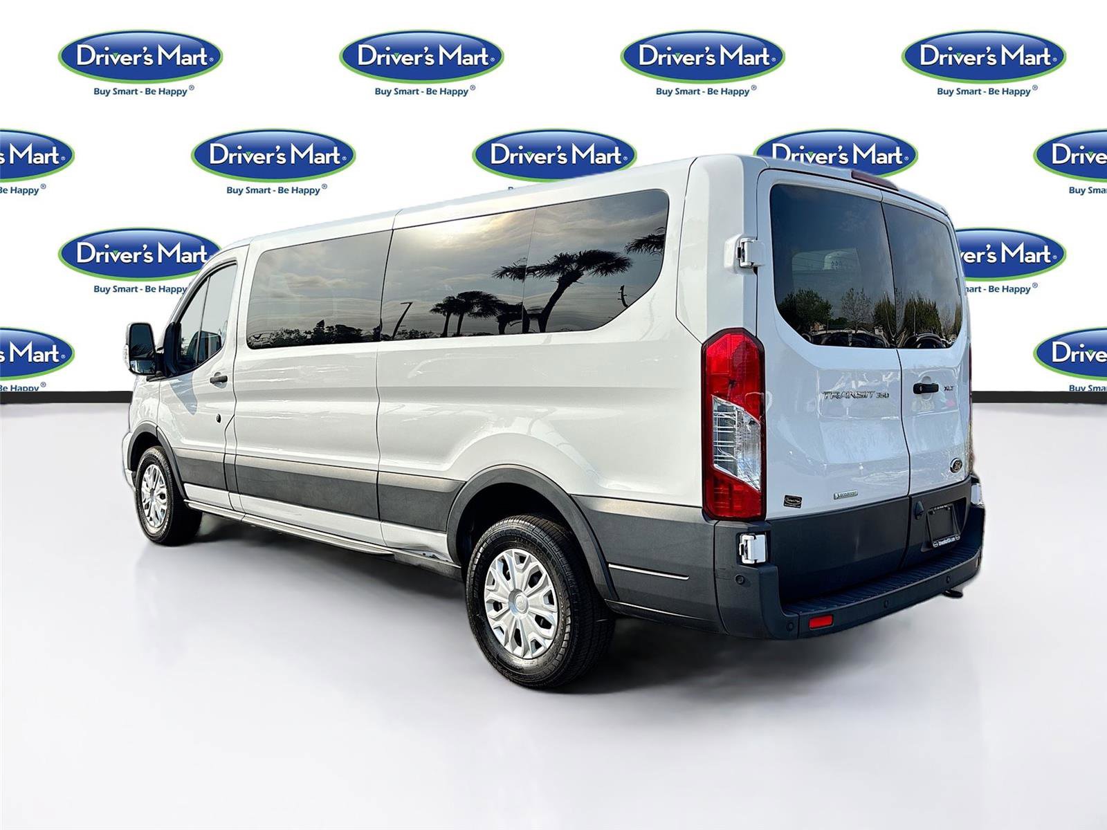 Used 2023 Ford Transit 350 XLT image 5