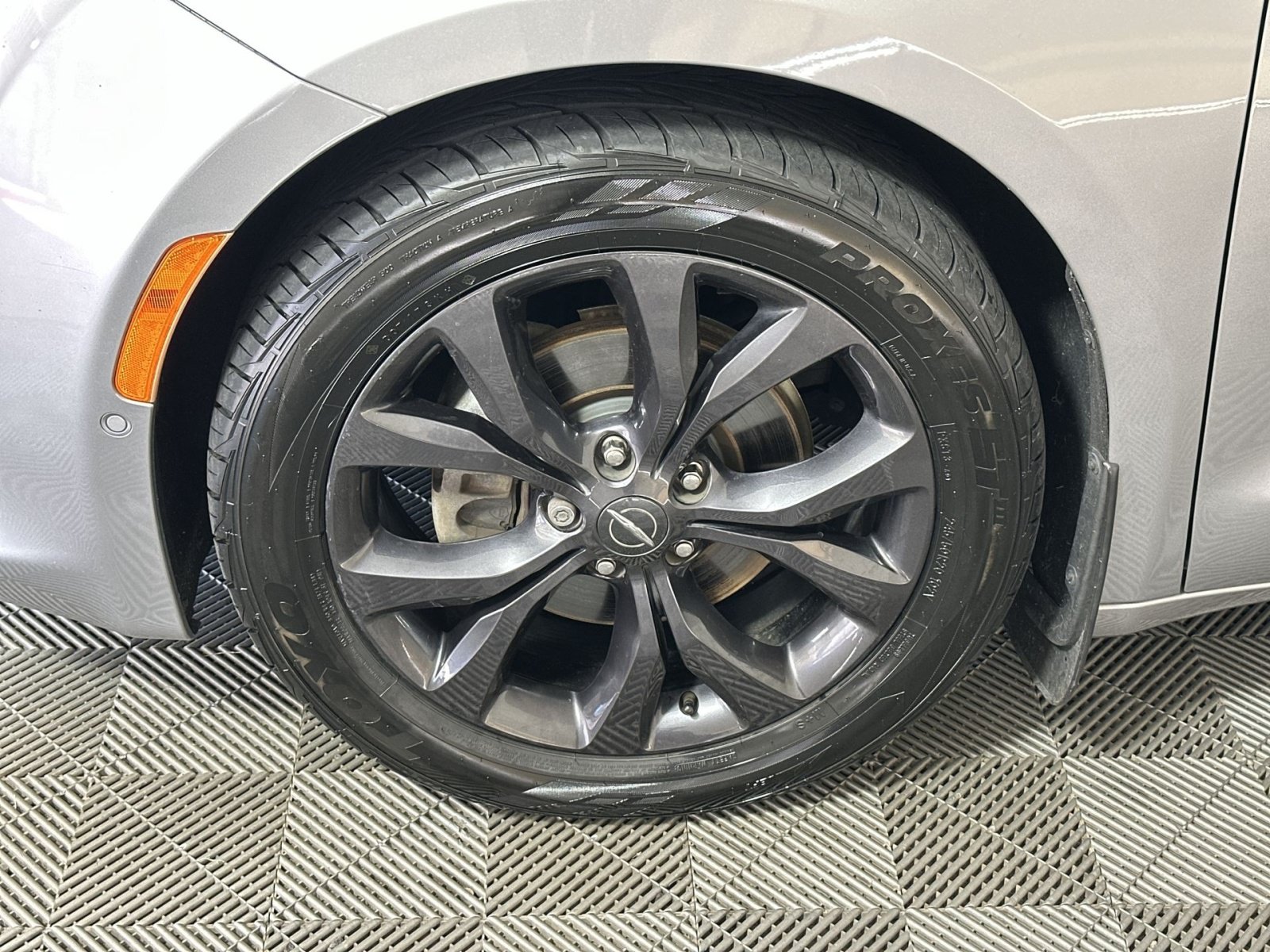 Used 2019 Chrysler Pacifica Limited w/ Advanced Safetytec Group FWD image 12