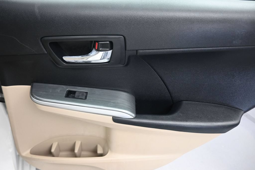 Used 2012 Toyota Camry LE FWD image 32