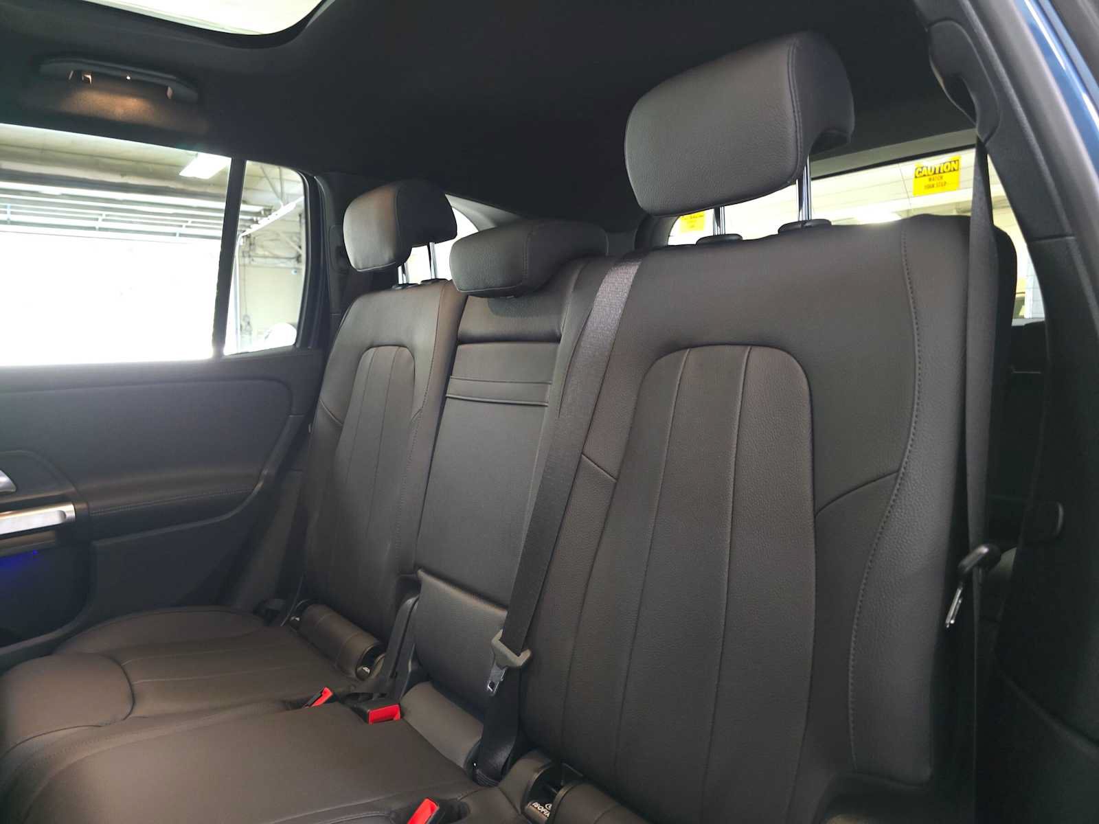 Used 2023 Mercedes-Benz GLB 250 4MATIC image 17