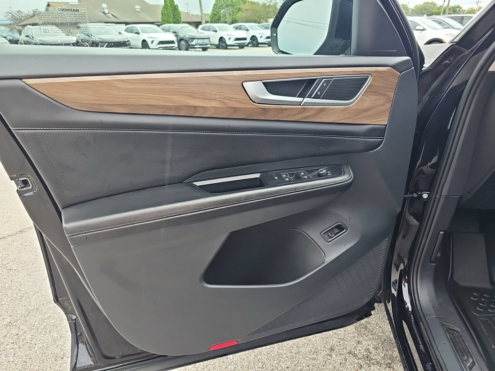 Used 2024 Volkswagen Atlas SE FWD image 12