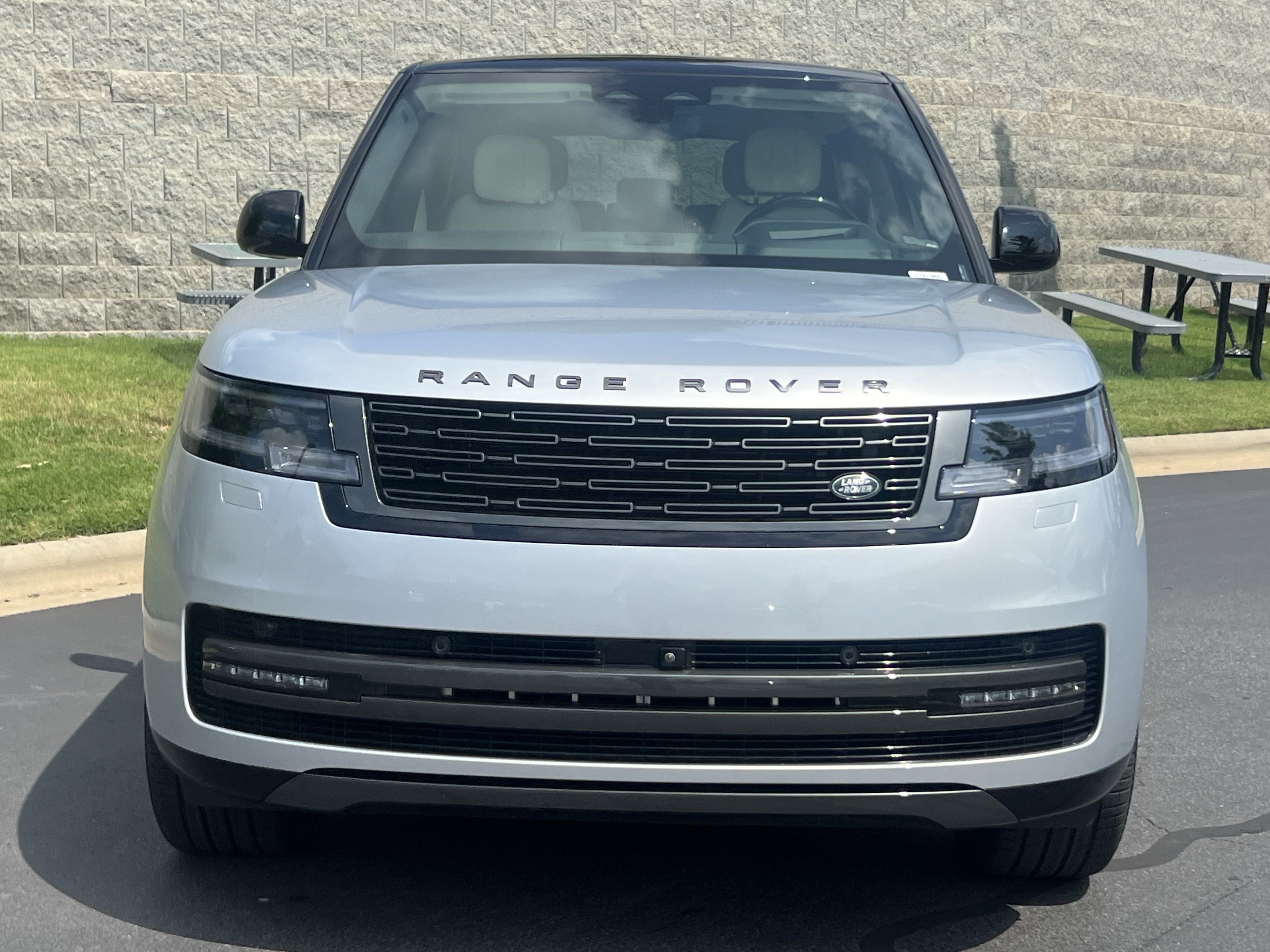 Certified 2025 Land Rover Range Rover SE AWD/4WD image 10