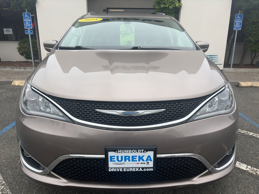 Used 2018 Chrysler Pacifica Touring-L FWD image 25