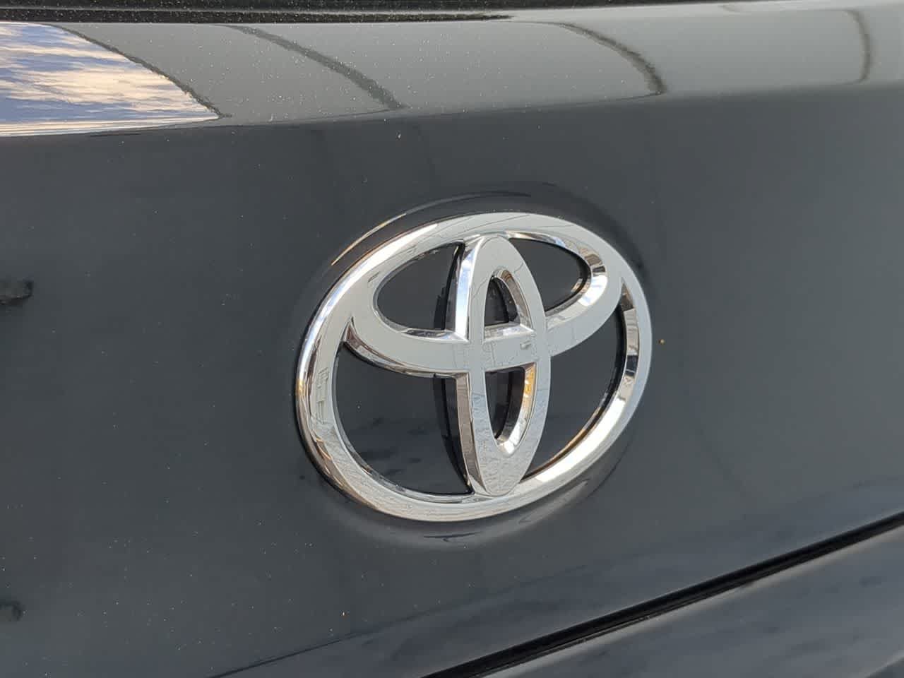 Used 2024 Toyota Corolla Cross L FWD image 11