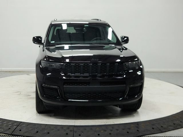 Used 2023 Jeep Grand Cherokee L Limited w/ Black Appearance Package AWD/4WD image 3