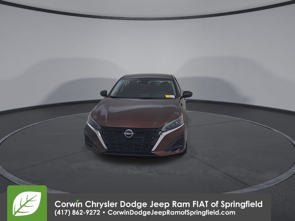Used 2025 Nissan Altima 2.5 SV AWD/4WD image 5