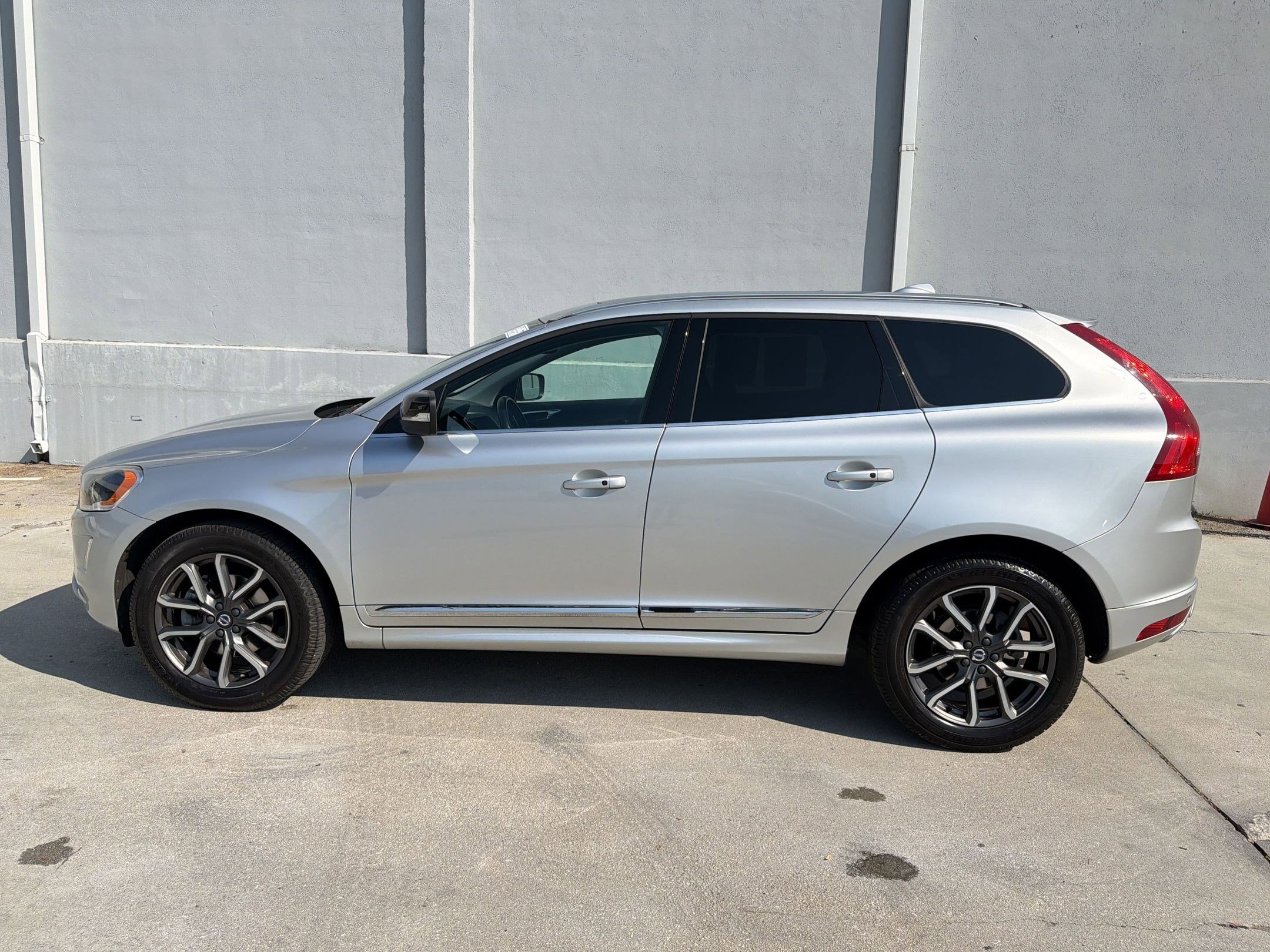Used 2017 Volvo XC60 T6 Dynamic w/ Climate Package AWD/4WD video 2