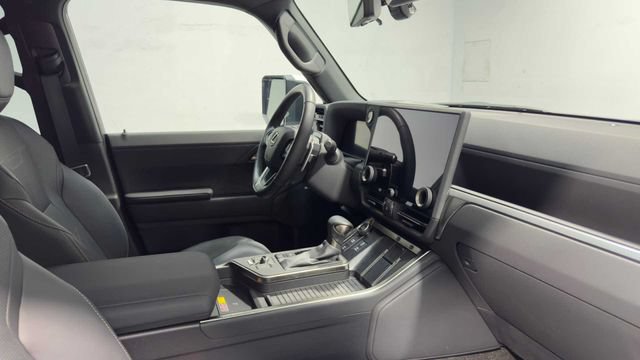 Used 2024 Lexus GX 550 w/ Cold Area Package AWD/4WD image 13
