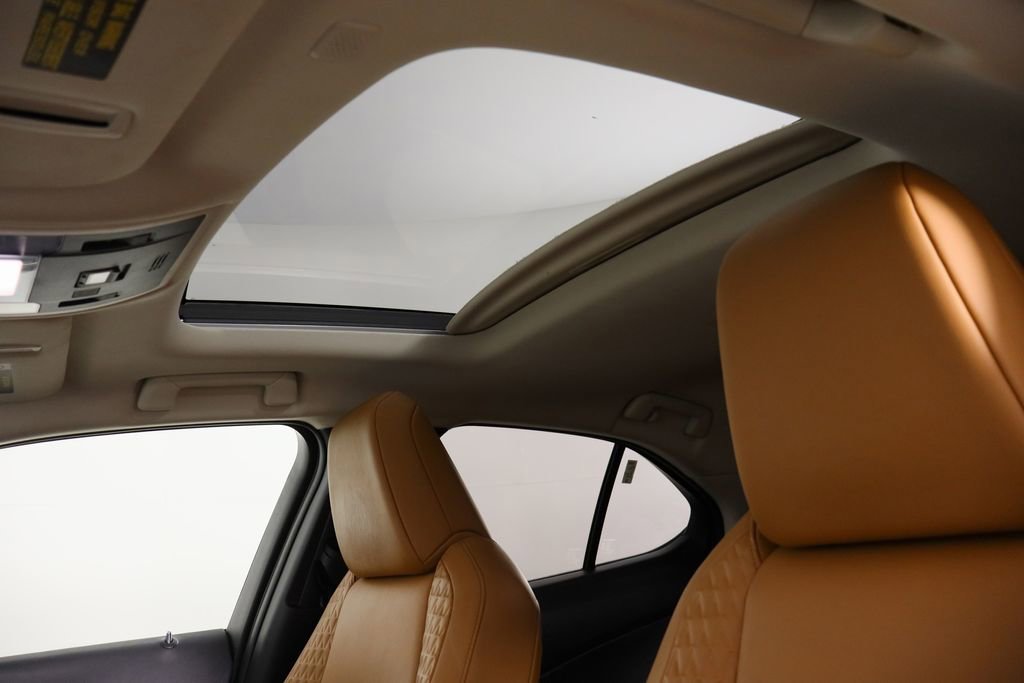 Used 2021 Lexus UX 200 w/ Accessory Package (Z1) image 24