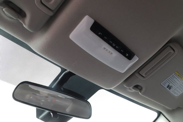 Used 2025 Nissan Versa SV FWD image 33