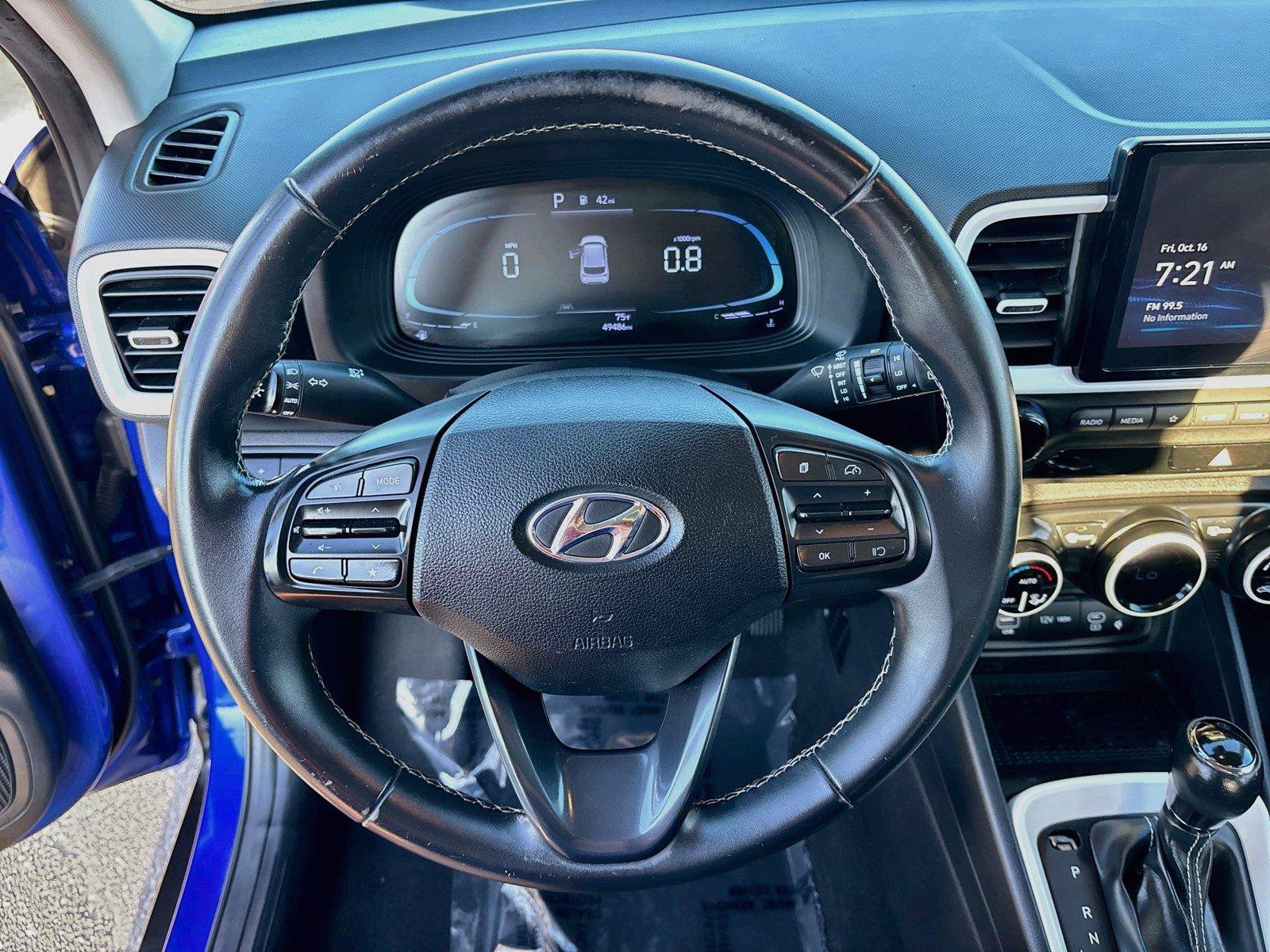 Used 2023 Hyundai Venue Limited FWD image 11