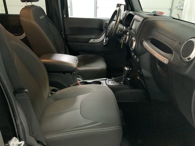 Used 2017 Jeep Wrangler Unlimited Sahara image 23