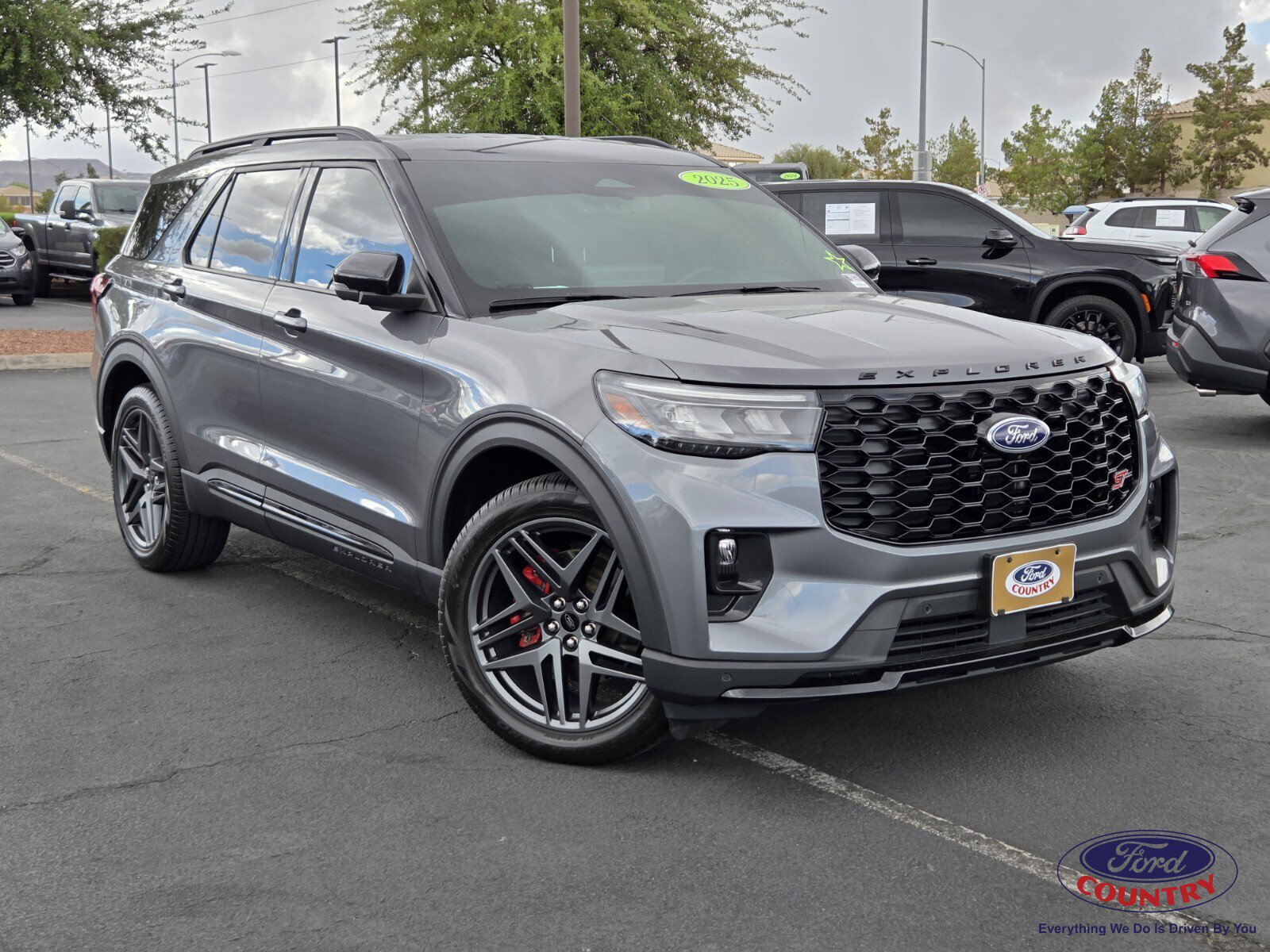 Used 2025 Ford Explorer ST AWD/4WD image 1