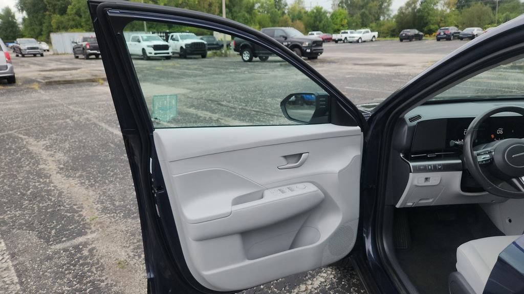 Used 2025 Hyundai Kona SEL AWD/4WD image 16