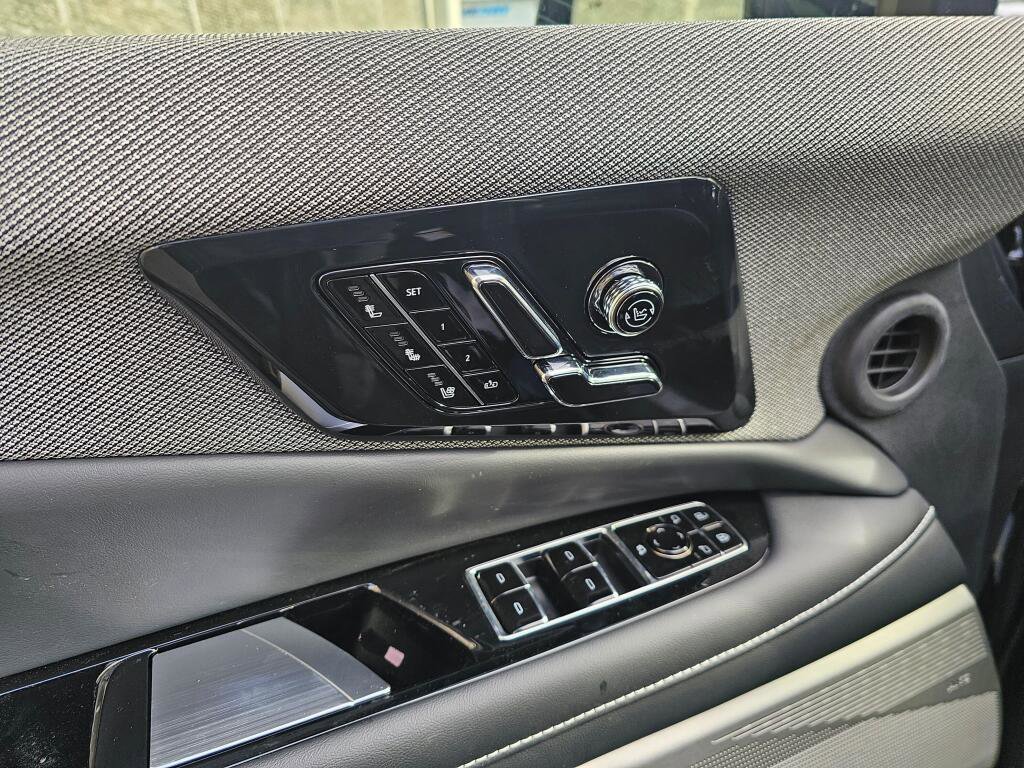 New 2026 Cadillac Optiq Luxury 2 image 27