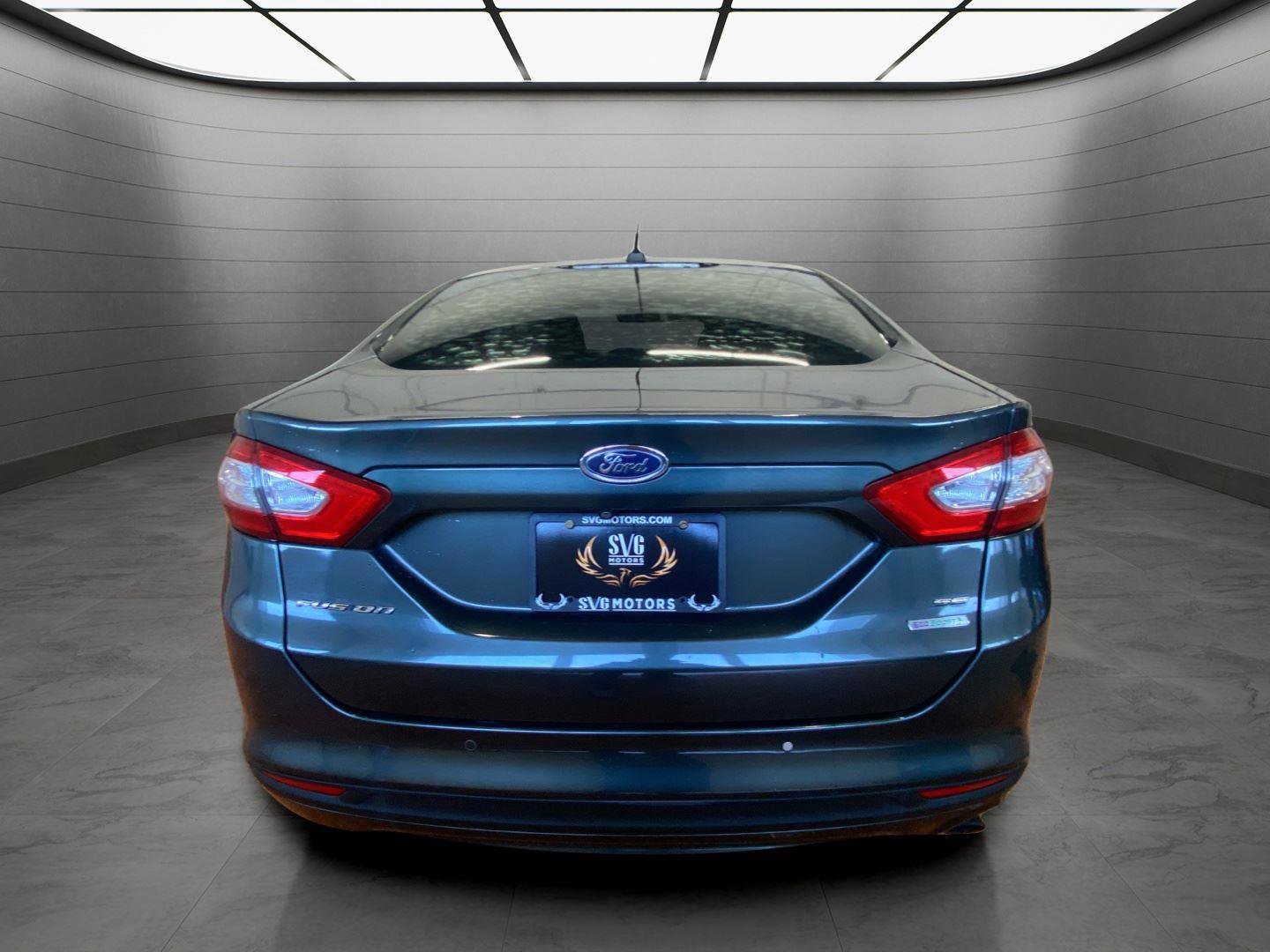 Used 2016 Ford Fusion SE w/ Equipment Group 202A image 4