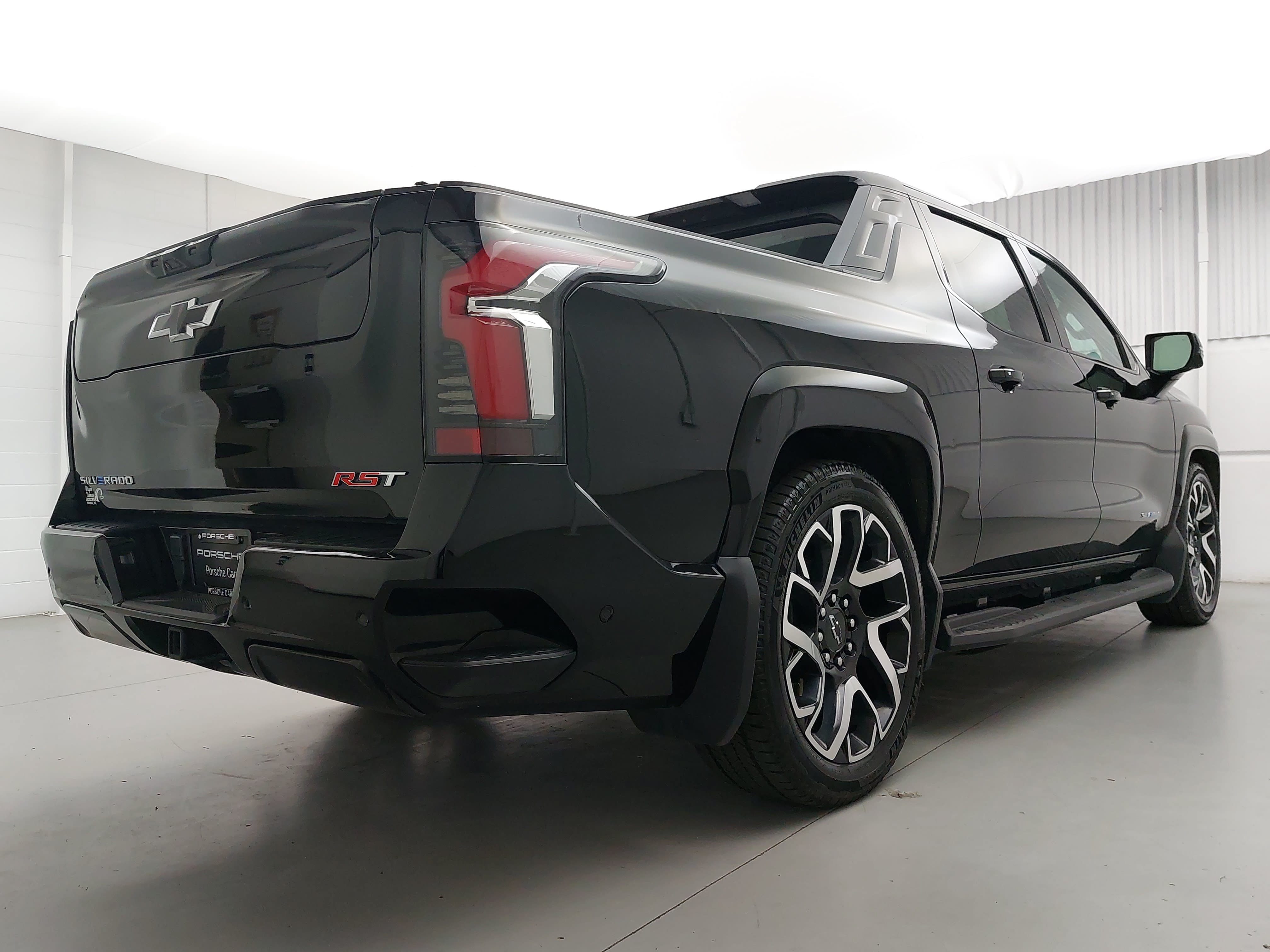 Used 2024 Chevrolet Silverado EV RST AWD/4WD image 7
